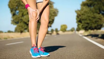 女性膝關(guān)節(jié)更容易壞！需及時(shí)補(bǔ)充氨糖軟骨素！